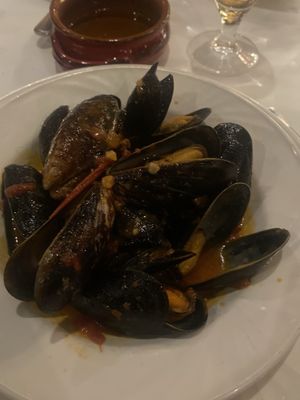 Mussels in spicy marinara