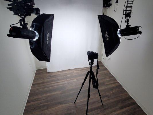 Photo studio at Office Evolution Hillsboro. Ideal for product photography and headshots. Studio oe Photo