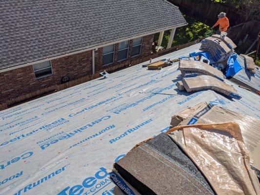 Roof replacement J&J Roofing Solutions (832)8745398