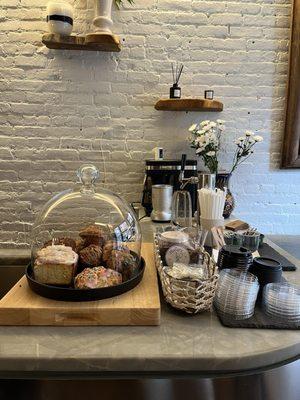 Pastry display & utensils