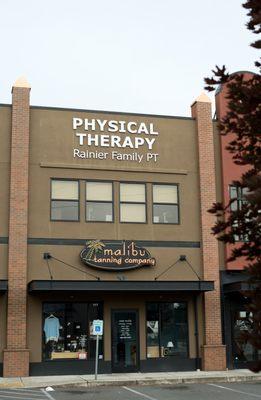 The front of the building. The clinic is located on the building's second floor (stair and elevator access).