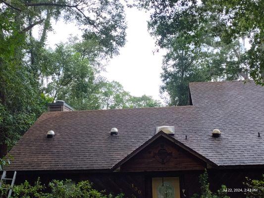 After photo roof cleaning.