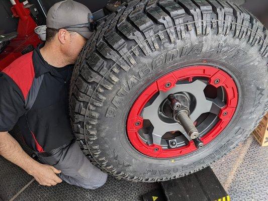 Spinnin' Tires doing the balance on my new treads.