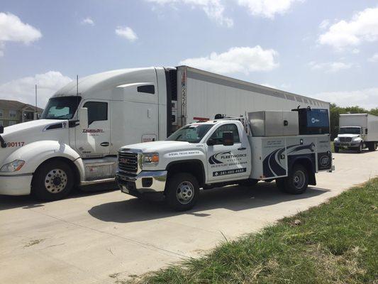 FleetWorks of Texas offers roadside service to our clients.