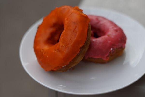 Pink and orange donuts (IG: eatingwithkreng)