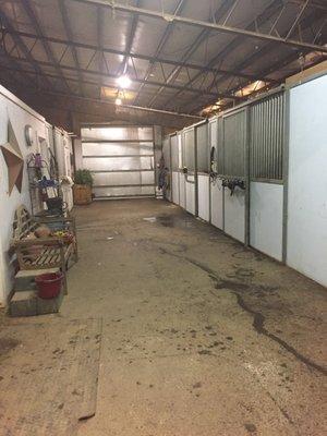 Typical state of the barn aisle