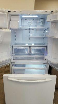 Samsung French Door Bottom Freezer REFRIGERATOR 
LED lighting