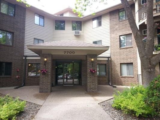 Ponds of Edina Main Entrance