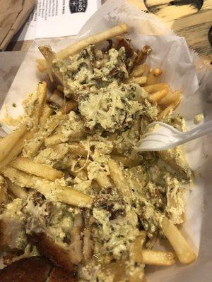 Chicken pesto fries