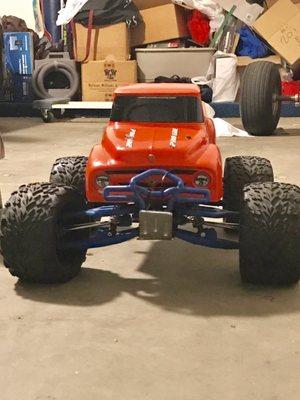 Cool classic truck body on tmaxx.