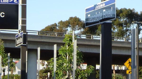 Yes, there is a bridge that you can access from the top zone and the stairs that come up from the bottom.