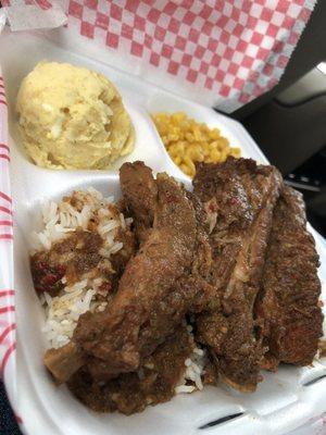 Smothered ribs with potato salad and corn