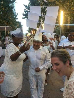 Diner en Blanc