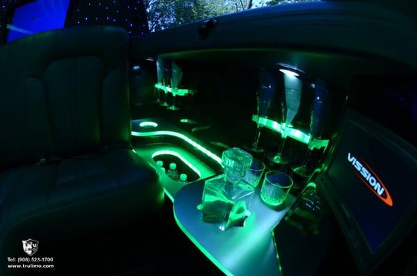 New Jersey Limo Lincoln MKT 10 Passenger | NJ Wedding Limos | NJ Prom Limo | New Jersey Limousine Rental Service | TRULIMO.COM