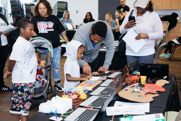 Children learning about Computer Science