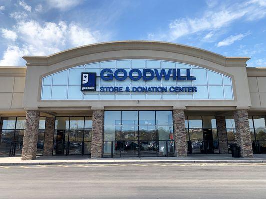 Exterior of Goodwill store in Cleveland on Paul Huff Blvd