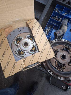 2008 - 2012 Lexus LS600H Old/New Clutch Disk