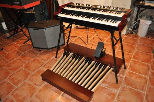 Portable Nord C2D with Hammond bass pedals and Motion Sound amplifier