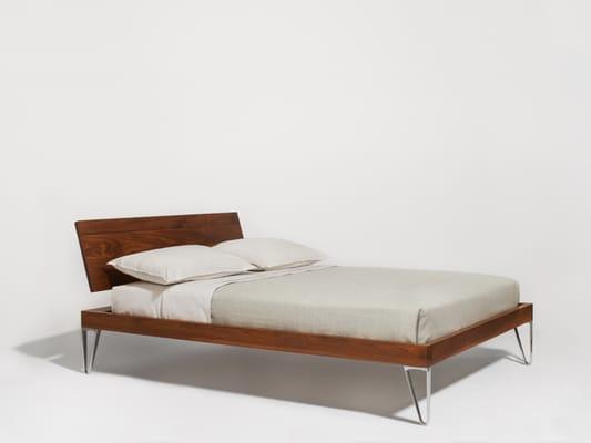 Bruno bed in walnut