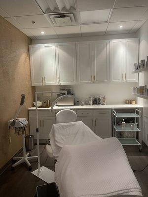 A aesthetically pleasing and relaxing treatment room to enjoy your services.