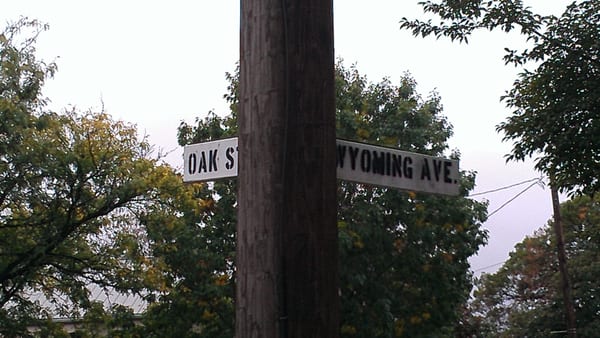 cross street of wyoming ave and oak st