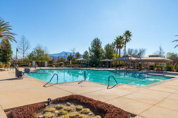 Four Seasons Beaumont Lodge Swimming Pool