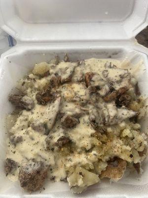 Jerk Chicken Alfredo Pasta bowl -   Huge portion and good af! Seasoned to perfection and extra saucy!