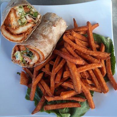 Buffalo Chicken Wrap an Sweet Potato Fries