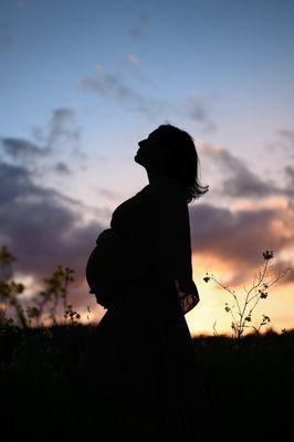 silhouette of pregnant mama