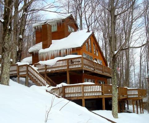 Cardinal Haus located in Northpoint Resort just 6 miles from the ski resorts.