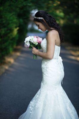 bride, wedding day, wedding dress, wedding flower, bride pose guide, dmv photographer