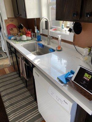 New quartz counter and sink