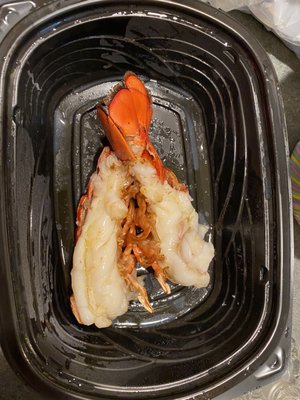 This was the tiny lobster that was delivered to me. Don't waste your time ordering from here.