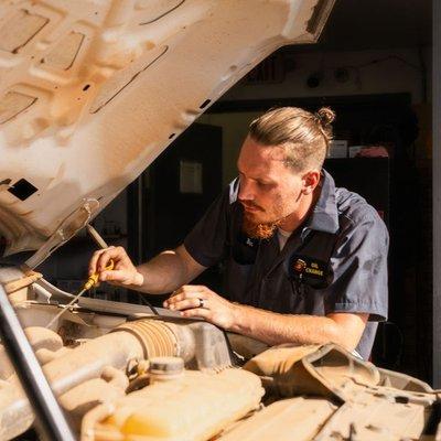 The Stay in Your Car, 10 Minute Oil Change.