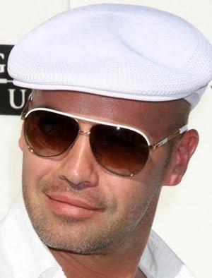 Billy Zane in Gucci 1827S