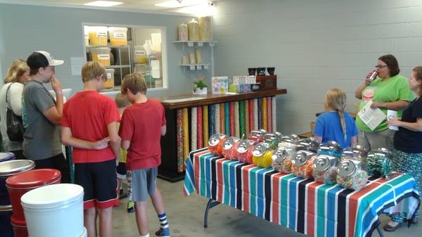 Great selection of popcorn flavors as well as candy!