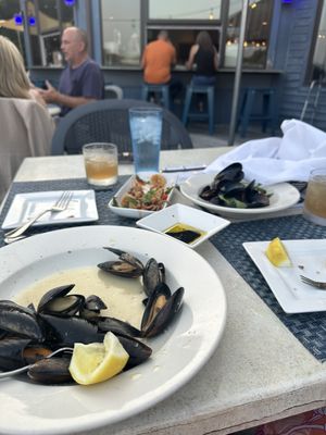 The mussels and the calamari are fabulous!!