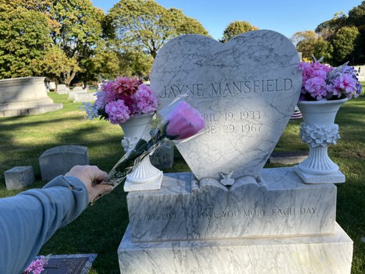 Reston peace, Visiting Hollywood actress Jayne Mansfield's grave