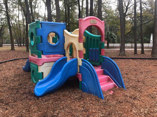 Infant/toddler play structure