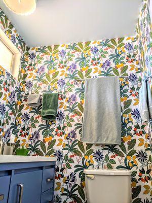 Bathroom 4-walls wallpaper installation