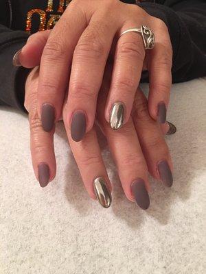 Matte nails with chrome !