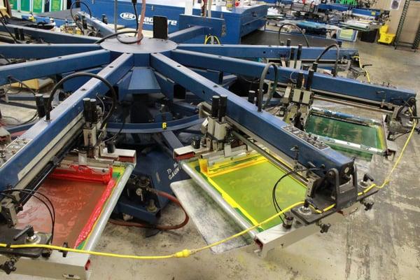 Automatic screen printing press.