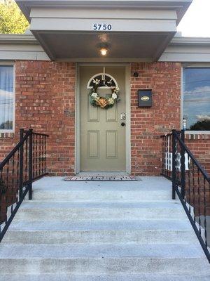 The welcoming front door of Tulsa Birth Center.