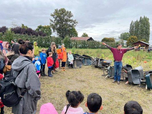 Great educational opportunity to the farm and learn about the life of pumpkins.