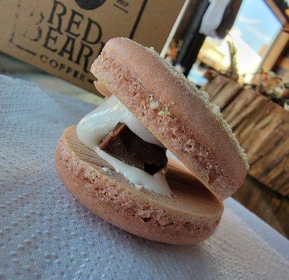 Smore macaroon