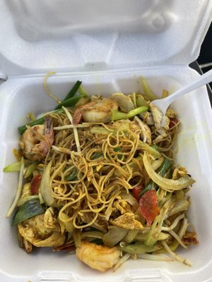 Singapore curry egg noodles