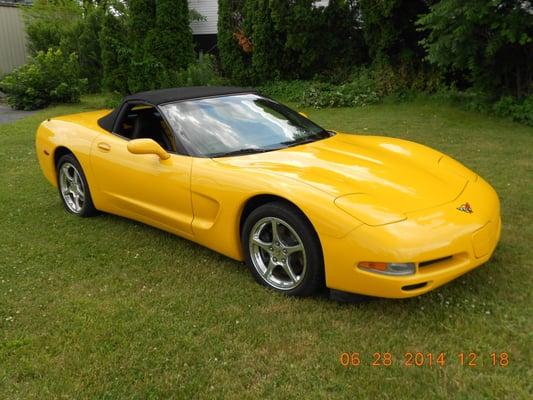 Offered here is a beautiful Competition Yellow Corvette that is lots of fun to drive.  We have repaired some electrical issue...