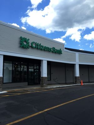 Citizens Bank of Franklin -- Horace Mann Plaza : 293 East Central Street / Route 140, Franklin              Storefront