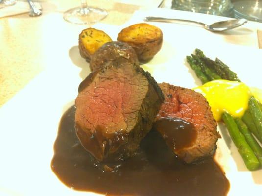 Roasted Tenderloin of Beef w/ Red Wine Sauce, Oven Roasted Rosemary New Potatoes, Buttered Fresh Asparagus w/ Hollandaise Sauce