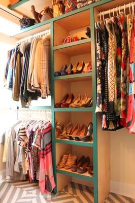 CUSTOM CLOSETS